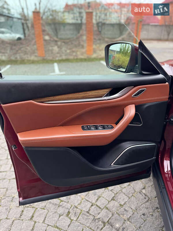 Внедорожник / Кроссовер Maserati Levante 2016 в Киеве фото 15 Внедорожник / Кроссовер Maserati Levante 2016 в Киеве