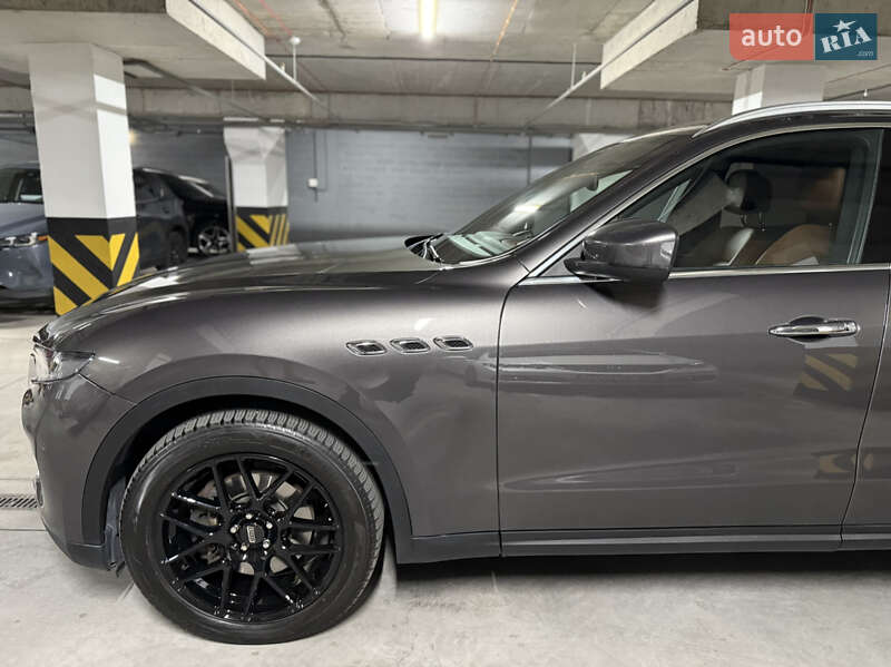 Внедорожник / Кроссовер Maserati Levante 2016 в Днепре