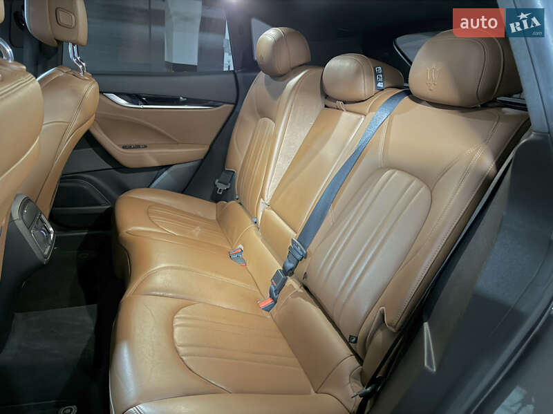 Внедорожник / Кроссовер Maserati Levante 2016 в Днепре