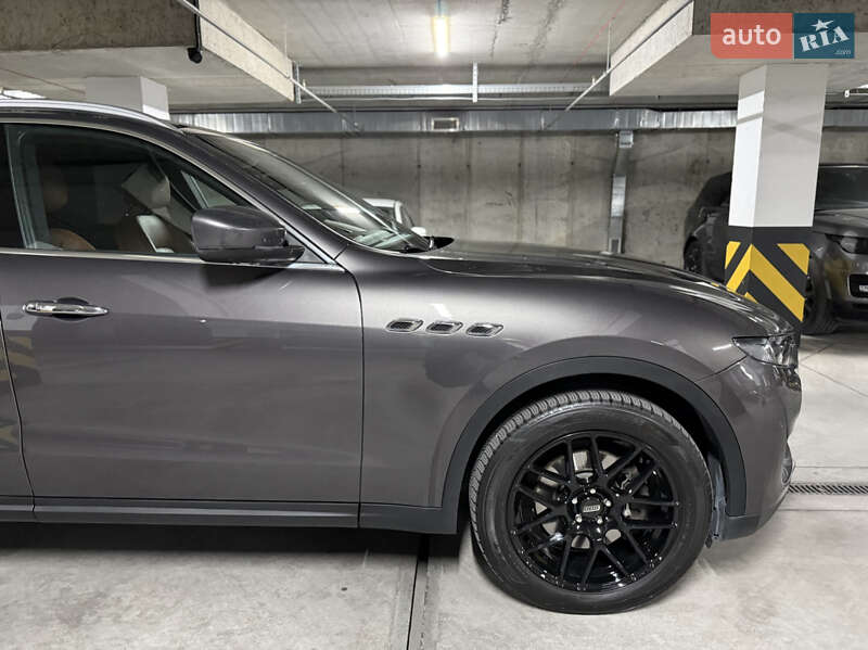 Внедорожник / Кроссовер Maserati Levante 2016 в Днепре