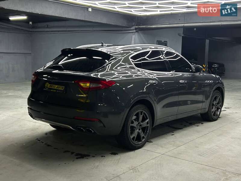 Внедорожник / Кроссовер Maserati Levante 2017 в Черновцах