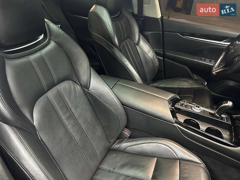 Внедорожник / Кроссовер Maserati Levante 2017 в Черновцах