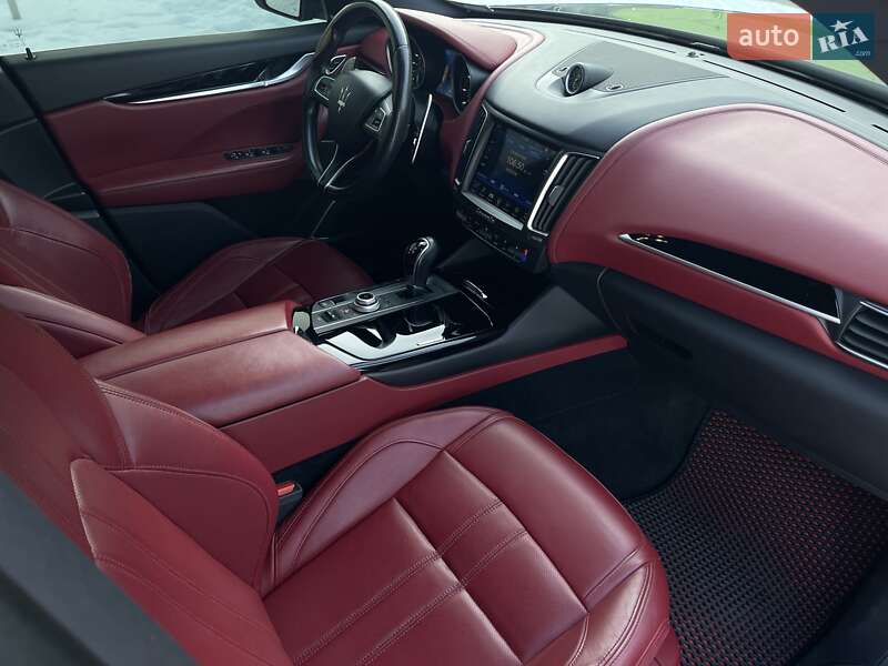 Внедорожник / Кроссовер Maserati Levante 2018 в Киеве
