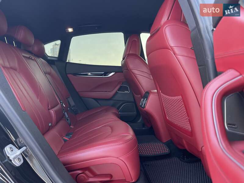 Внедорожник / Кроссовер Maserati Levante 2018 в Киеве