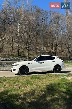 Позашляховик / Кросовер Maserati Levante 2016 в Києві