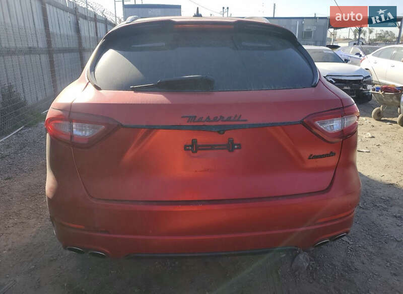 Внедорожник / Кроссовер Maserati Levante 2017 в Киеве