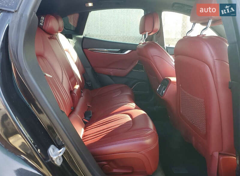 Внедорожник / Кроссовер Maserati Levante 2017 в Киеве