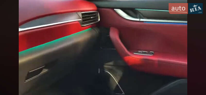 Внедорожник / Кроссовер Maserati Levante 2017 в Киеве