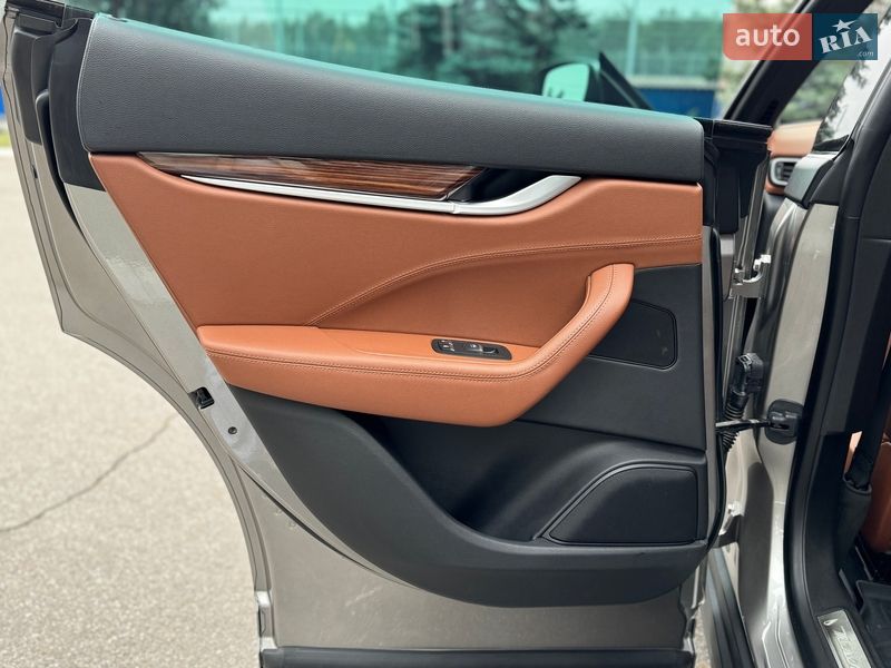 Позашляховик / Кросовер Maserati Levante 2017 в Києві