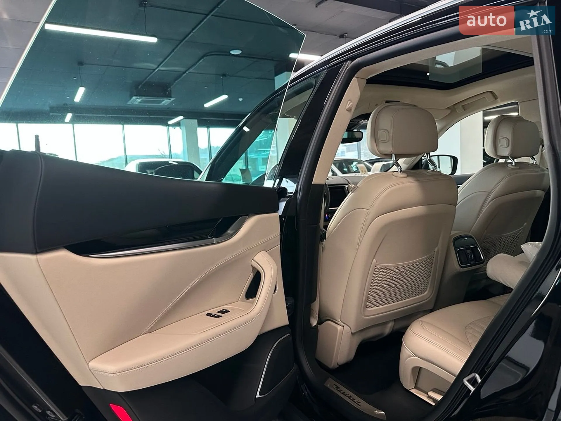 2017 Maserati Levante - мініатюра 16