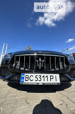 Седан Maserati Quattroporte 2017 в Львові