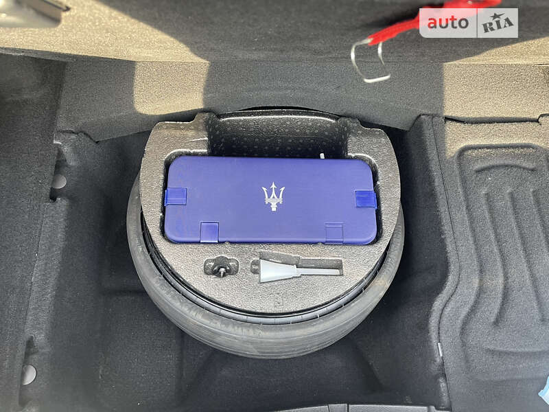 Седан Maserati Quattroporte 2013 в Львові