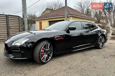 Седан Maserati Quattroporte 2015 в Києві