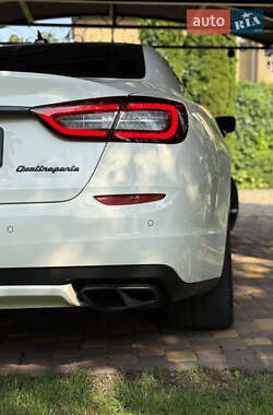 Седан Maserati Quattroporte 2013 в 
