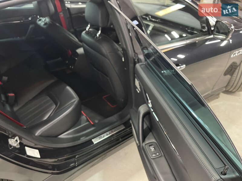 Седан Maserati Quattroporte 2013 в Киеве фото 30 Седан Maserati Quattroporte 2013 в Киеве