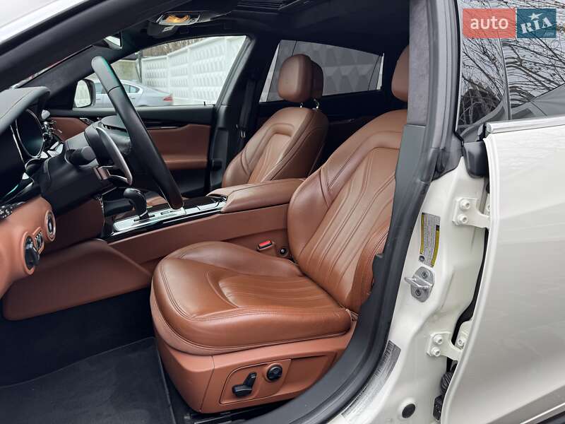 Седан Maserati Quattroporte 2015 в Киеве