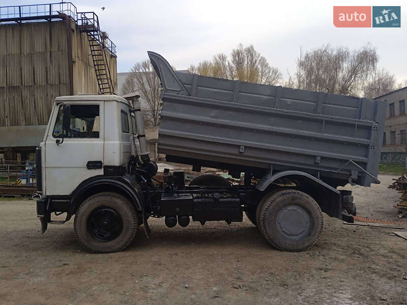 Самосвал МАЗ 555102 2002 в Вольногорске