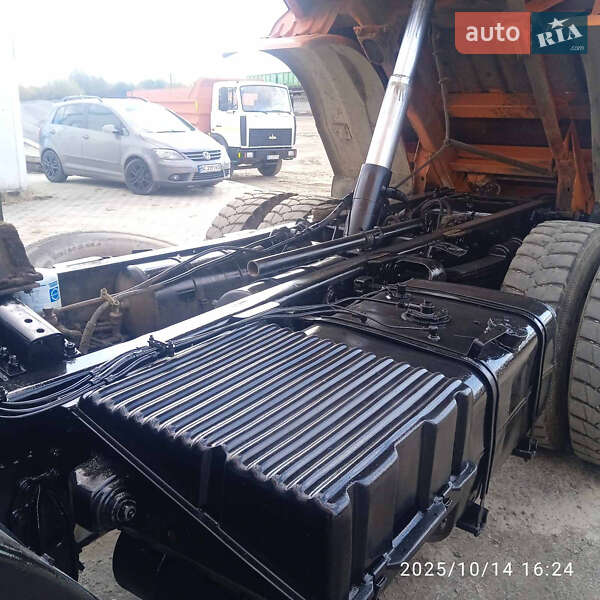 Самосвал МАЗ 555102 2008 в Городке