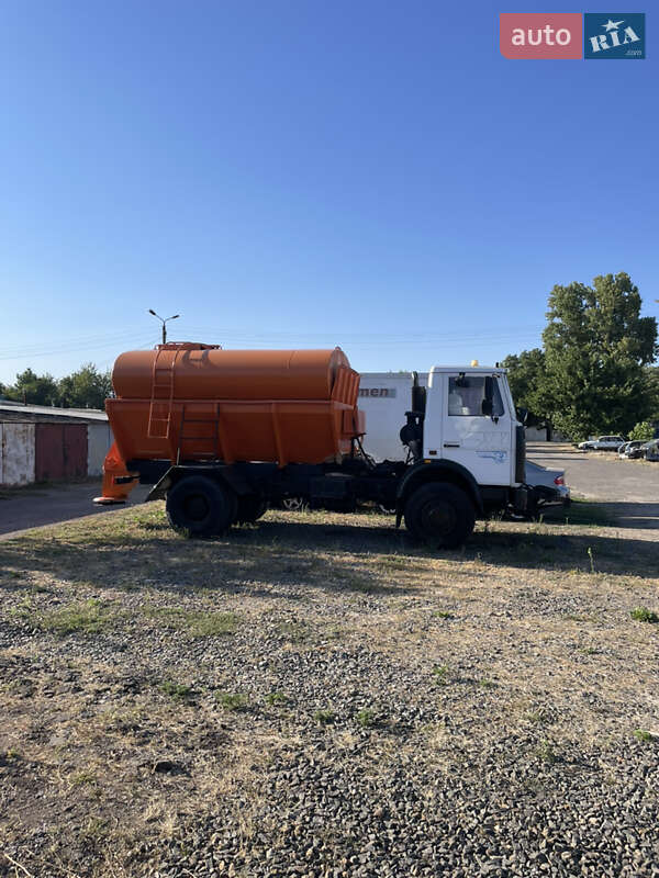 Пескоразбрасывающая машина МАЗ 5571 2009 в Одессе