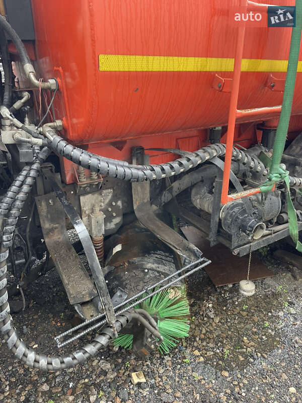 Пескоразбрасывающая машина МАЗ 5571 2009 в Одессе