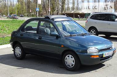 Седан Mazda 121 1991 в Киеве