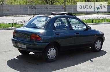 Седан Mazda 121 1991 в Киеве