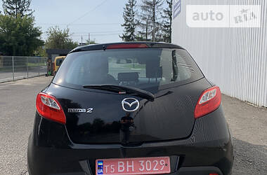 Хэтчбек Mazda 2 2010 в 