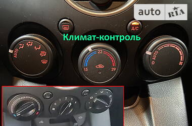 Хэтчбек Mazda 2 2008 в 