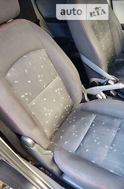 Хэтчбек Mazda 2 2003 в 