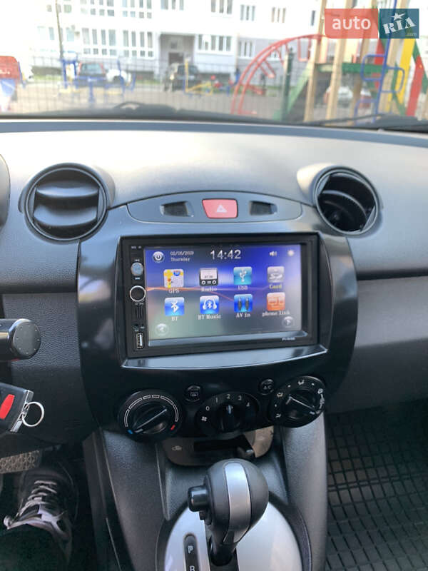 Хэтчбек Mazda 2 2014 в Чернигове