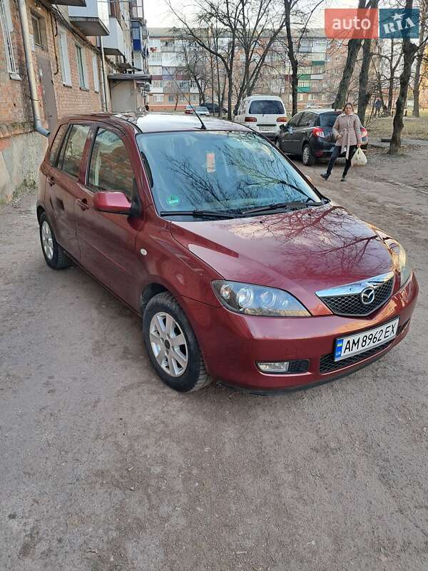 Хэтчбек Mazda 2 2007 в Коростене