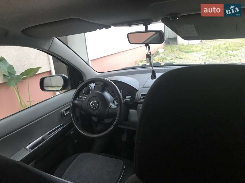 Хэтчбек Mazda 2 2004 в Сваляве