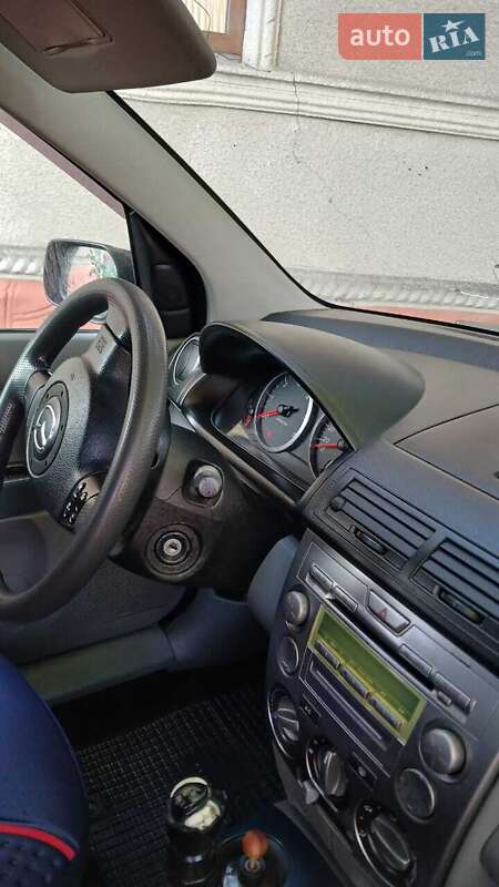 Хэтчбек Mazda 2 2004 в Сокирянах