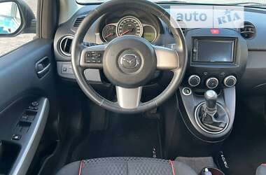 Хэтчбек Mazda 2 2011 в 