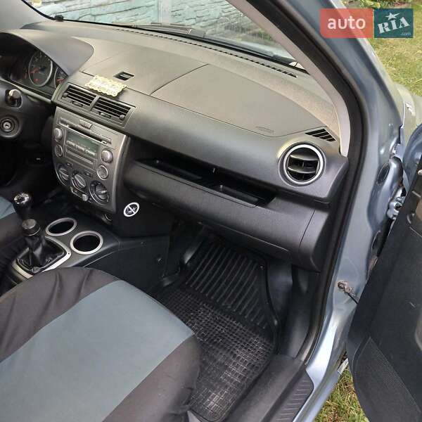 Хетчбек Mazda 2 2006 в Рівному