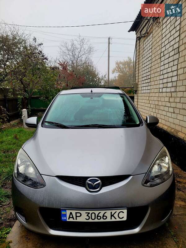 Хэтчбек Mazda 2 2009 в 