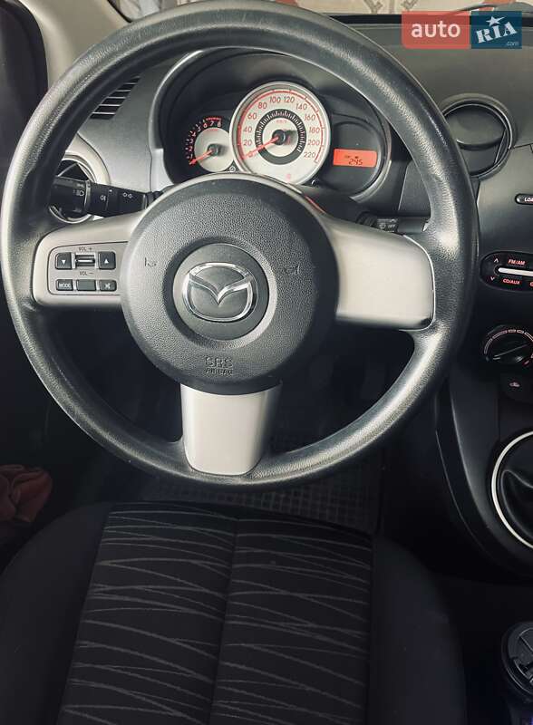 Хэтчбек Mazda 2 2009 в Синельниково