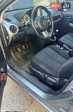 Хэтчбек Mazda 2 2009 в 