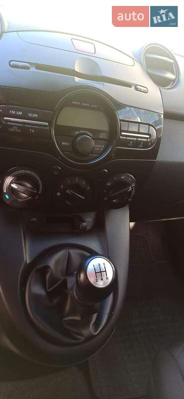 Хэтчбек Mazda 2 2014 в Черкассах