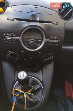 Хэтчбек Mazda 2 2009 в 