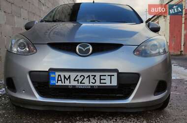 Хэтчбек Mazda 2 2009 в 