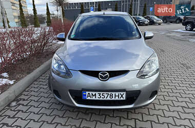 Хетчбек Mazda 2 2009 в Житомирі