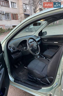 Хэтчбек Mazda 2 2006 в 