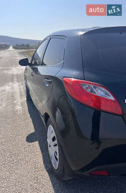 Хэтчбек Mazda 2 2007 в 