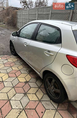 Хэтчбек Mazda 2 2007 в 