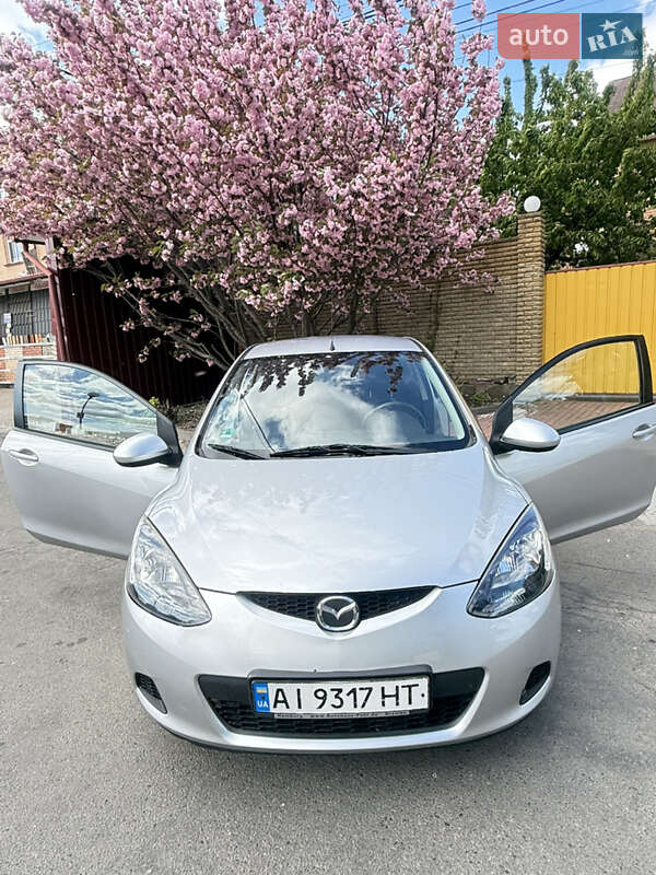 Хэтчбек Mazda 2 2009 в 