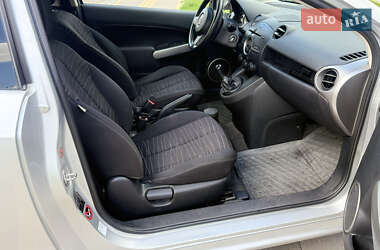 Хэтчбек Mazda 2 2009 в 