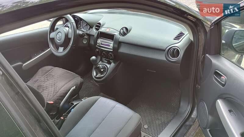 Хэтчбек Mazda 2 2011 в Виннице