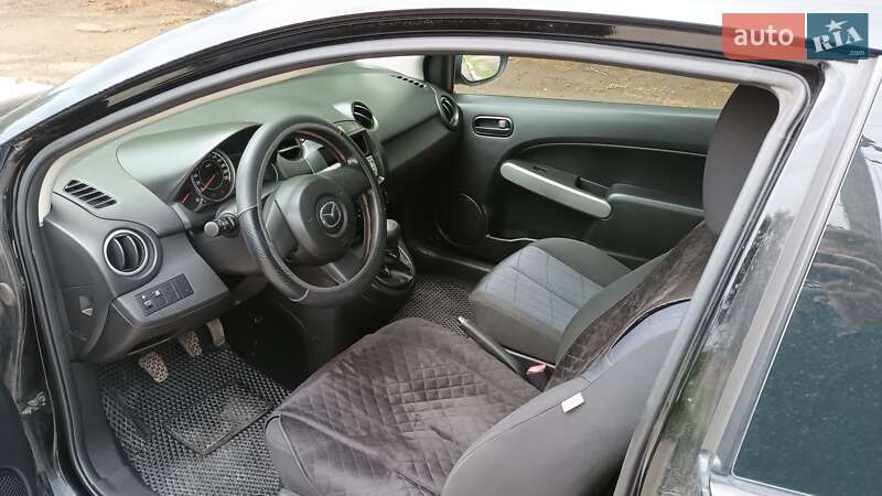 Хэтчбек Mazda 2 2011 в Виннице