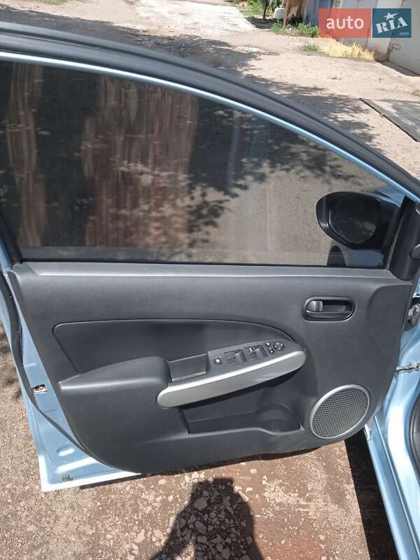 Хэтчбек Mazda 2 2008 в Кривом Роге